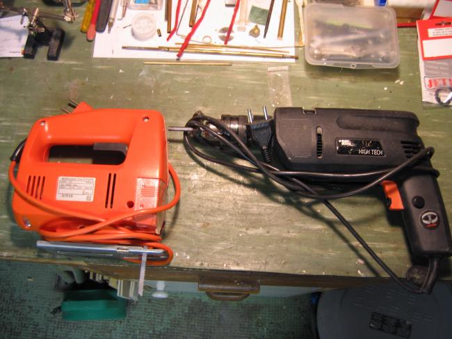 Scie sauteuse et perceuse